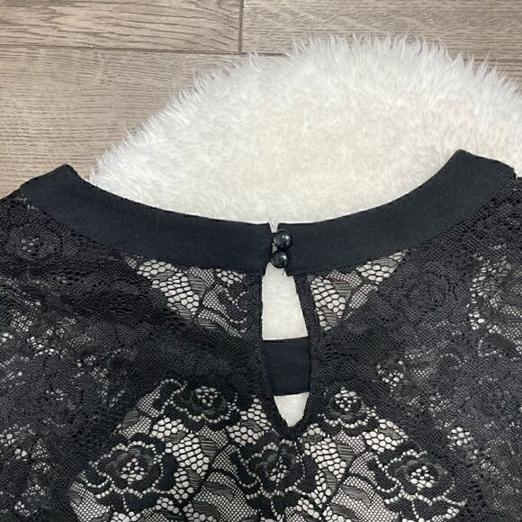 Torrid Womens Top Size Medium Black Long Sleeve Lace Keyhole Tshirt - Picture 5 of 8